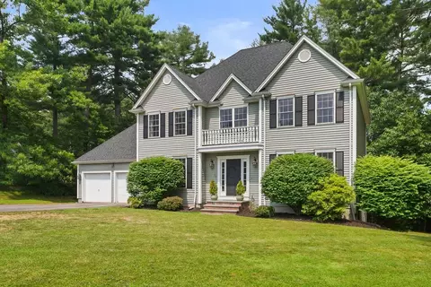 40 Flannery Ln, Wrentham, MA 02093