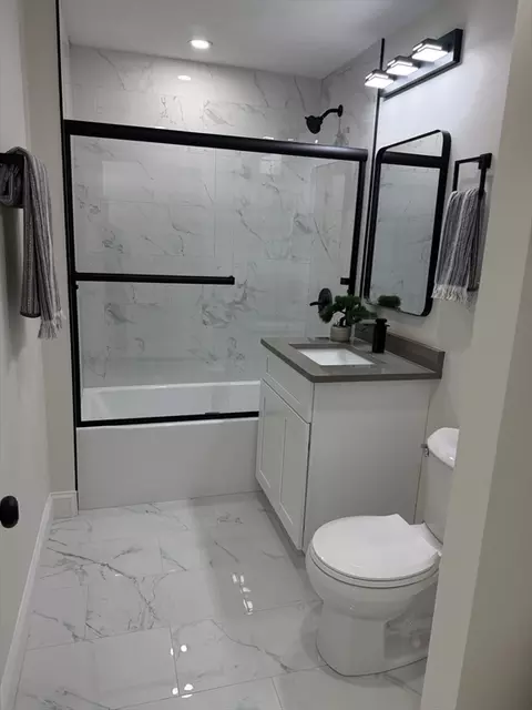 Bath - 47 Ideal Rd, Worcester, MA 01604 photo 2 of 3