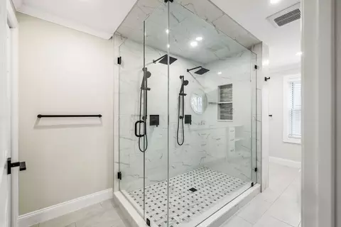 Bath - 19 Oakland Ave #19, Needham, MA 02492 photo 3 of 4