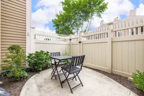 Exterior - 19 Oakland Ave #19, Needham, MA 02492 photo 3 of 4