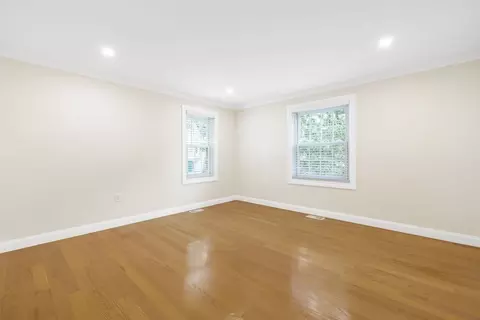 Living - 19 Oakland Ave #19, Needham, MA 02492 photo 3 of 3