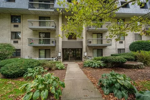 85 Commons Dr #301, Shrewsbury, MA 01545