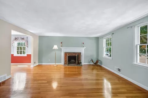 Living - 6 Peter Rd, North Reading, MA 01864 photo 1 of 5
