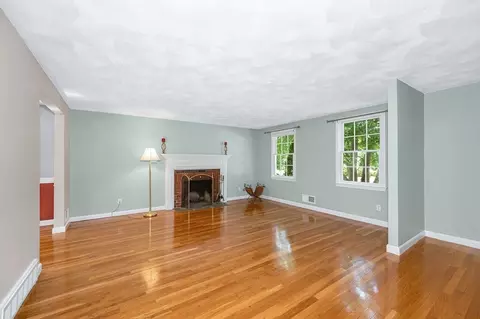 Living - 6 Peter Rd, North Reading, MA 01864 photo 2 of 5
