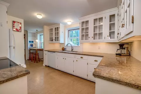 18 Plum Tree Rd, Amherst, MA 01002 photo 9