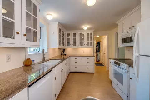 18 Plum Tree Rd, Amherst, MA 01002 photo 10