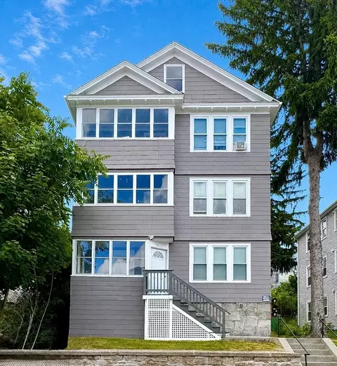 113 Sterling St, Worcester, MA 01610