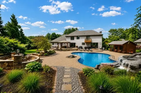 56 Cardinal Ln, Westfield, MA 01085