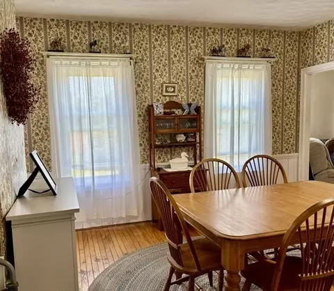 Dining - 1236 Main St, Acushnet, MA 02743 photo 3 of 4
