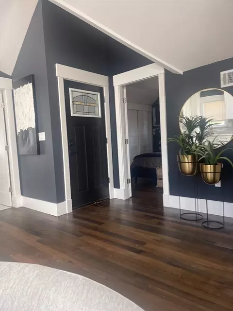 Entry Way - 19 Harrison St, Brookline, MA 02446 photo 2 of 2