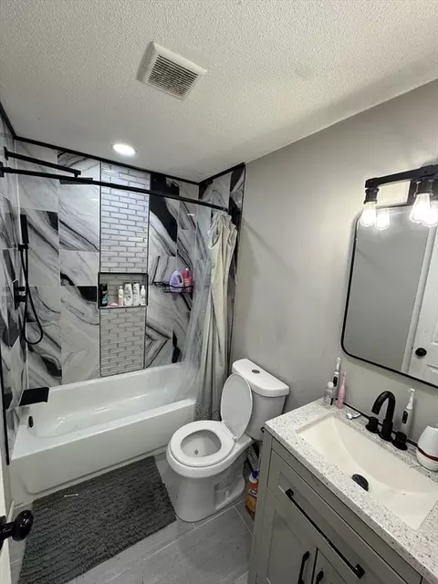 Bath - 524 Goodwin St, Springfield, MA 01151 photo 3 of 6