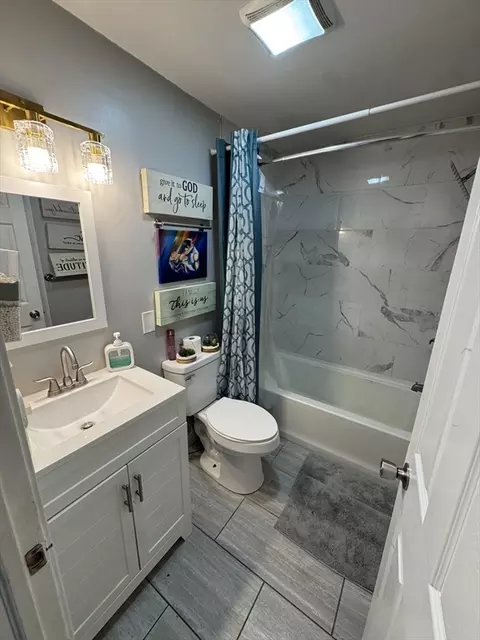 Bath - 524 Goodwin St, Springfield, MA 01151 photo 6 of 6