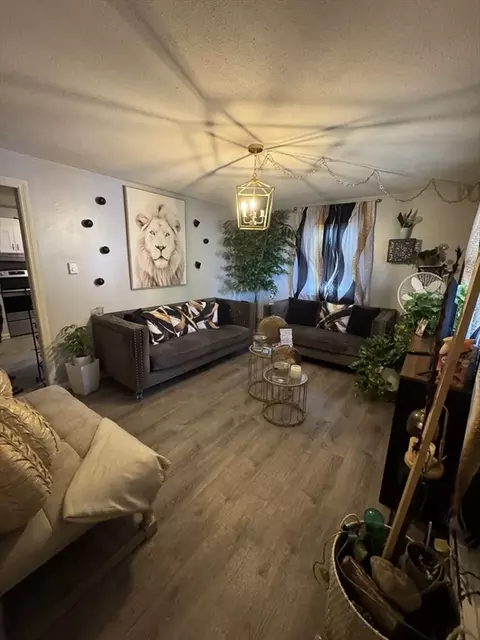 Living - 524 Goodwin St, Springfield, MA 01151 photo 2 of 3