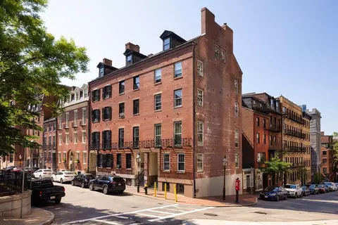 2 Derne St, Boston, MA 02114