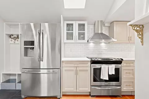 Kitchen - 68 Main St, Framingham, MA 01702 photo 2 of 5