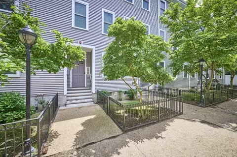 9 Mullins Ct #D, Cambridge, MA 02141