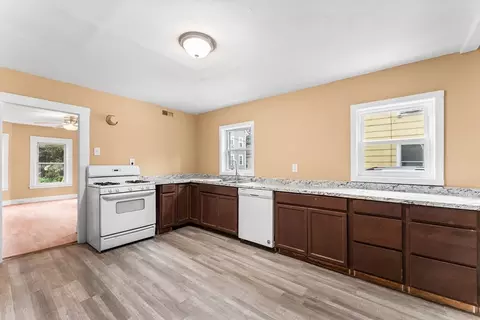 2 Hacker Ct, Worcester, MA 01603 photo 5