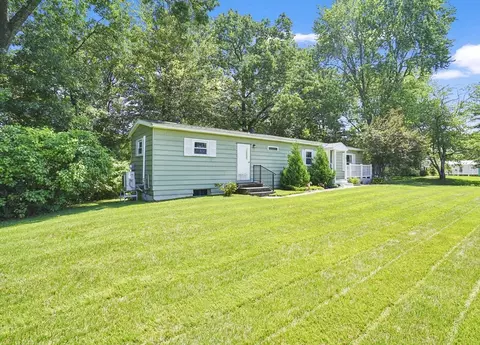 67 Fieldston St, Springfield, MA 01119 photo 2