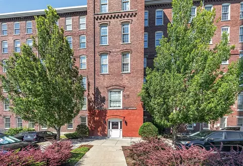 52 Lawrence Dr #507, Lowell, MA 01854