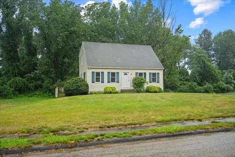 Exterior - 7 Sneade Dr, Oxford, MA 01540 photo 2 of 8