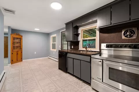 85 Keddy St, Springfield, MA 01109 photo 10