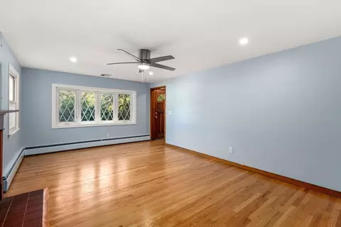 85 Keddy St, Springfield, MA 01109 photo 3