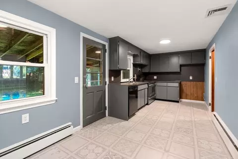 85 Keddy St, Springfield, MA 01109 photo 7