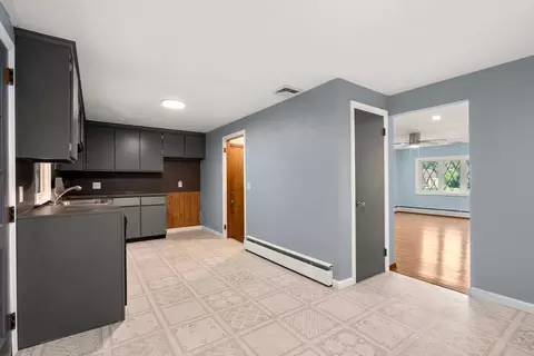 85 Keddy St, Springfield, MA 01109 photo 8