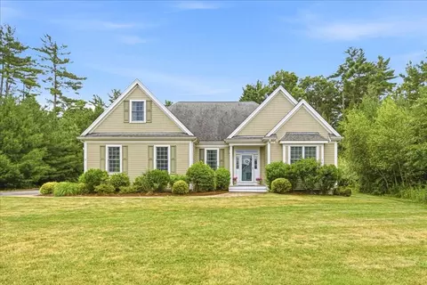 8 Redtail Ln, Carver, MA 02330