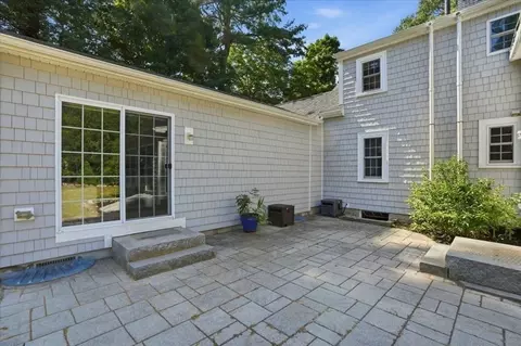 Exterior - 94 High St, Hingham, MA 02043 photo 2 of 7