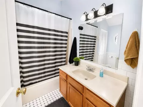 Bath - 35-37 Tirrell St, Worcester, MA 01603 photo 4 of 5