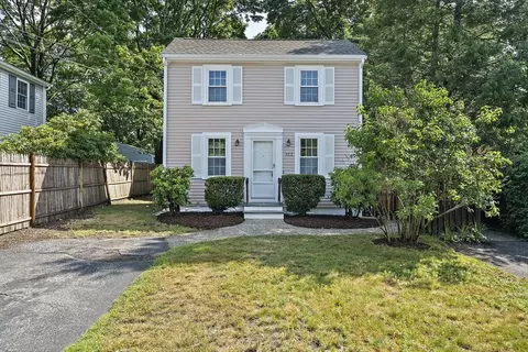 312 Hunnewell St #1, Needham, MA 02494