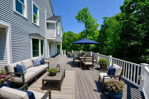 Exterior - 189 Union St, Hingham, MA 02043 photo 10 of 10