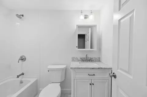 Bath - 189 Union St, Hingham, MA 02043 photo 3 of 3