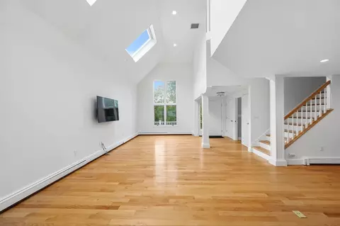 Living - 189 Union St, Hingham, MA 02043 photo 7 of 8
