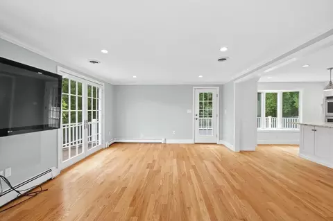 Living - 189 Union St, Hingham, MA 02043 photo 2 of 8