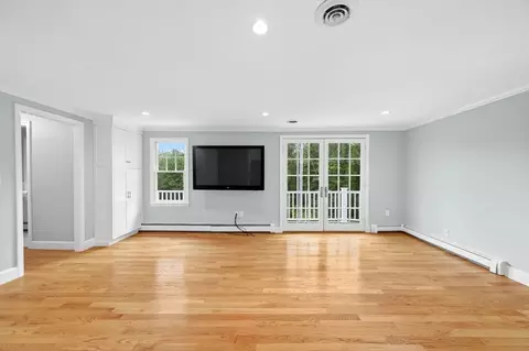 Living - 189 Union St, Hingham, MA 02043 photo 1 of 8