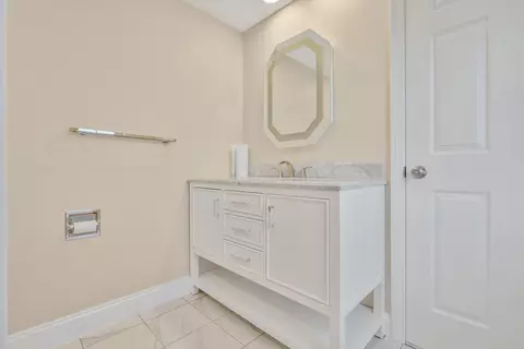 Bath - 10 Thirteenth St, Wareham, MA 02538 photo 4 of 5