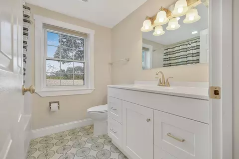 Bath - 10 Thirteenth St, Wareham, MA 02538 photo 5 of 5