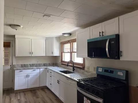 Kitchen - 10 Worcester Rd, Townsend, MA 01469 photo 3 of 4