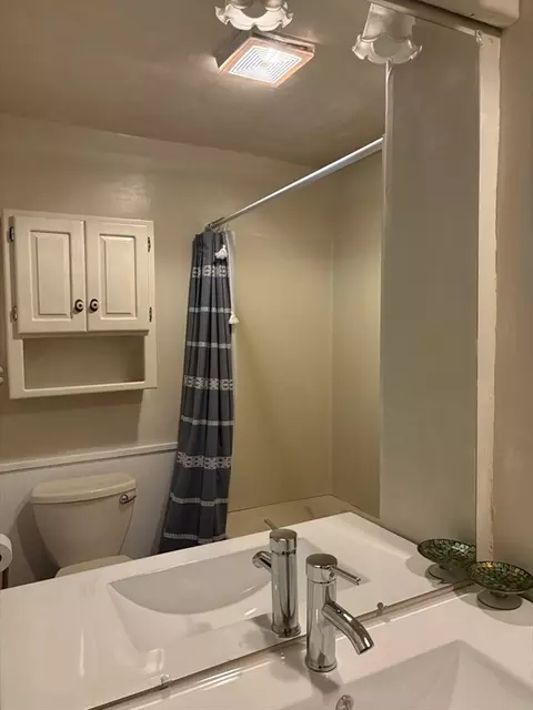 Bath - 10 Worcester Rd, Townsend, MA 01469 photo 2 of 4