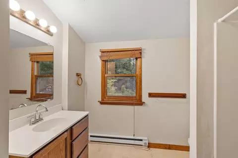 Bath - 10 Worcester Rd, Townsend, MA 01469 photo 4 of 4