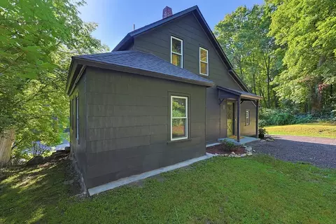 8 Mount Pleasant St, Webster, MA 01570 photo 2