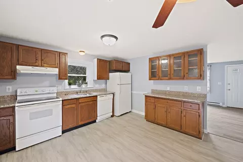Kitchen - 18 Cedar Sq #18, Millis, MA 02054 photo 1 of 2