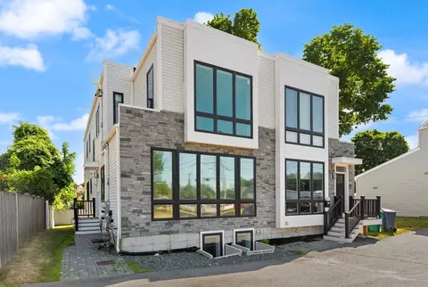 91 Crafts St #91, Newton, MA 02458