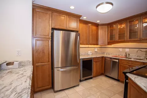 Kitchen - 2 Summitt Dr #41, Reading, MA 01867 photo 2 of 4