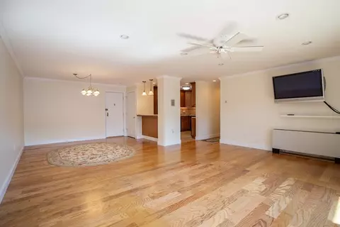 Living - 2 Summitt Dr #41, Reading, MA 01867 photo 3 of 5