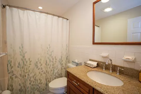 Bath - 2 Summitt Dr #41, Reading, MA 01867 photo 1 of 2