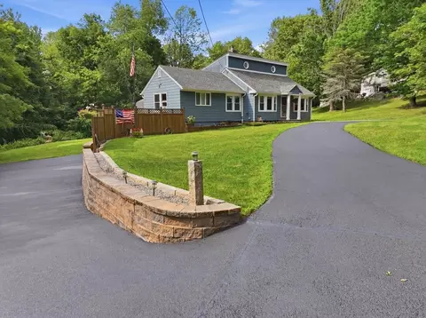 39 Stafford St, Charlton, MA 01507