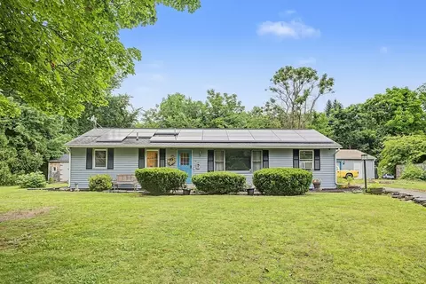 11 Crestview Dr, Hadley, MA 01035